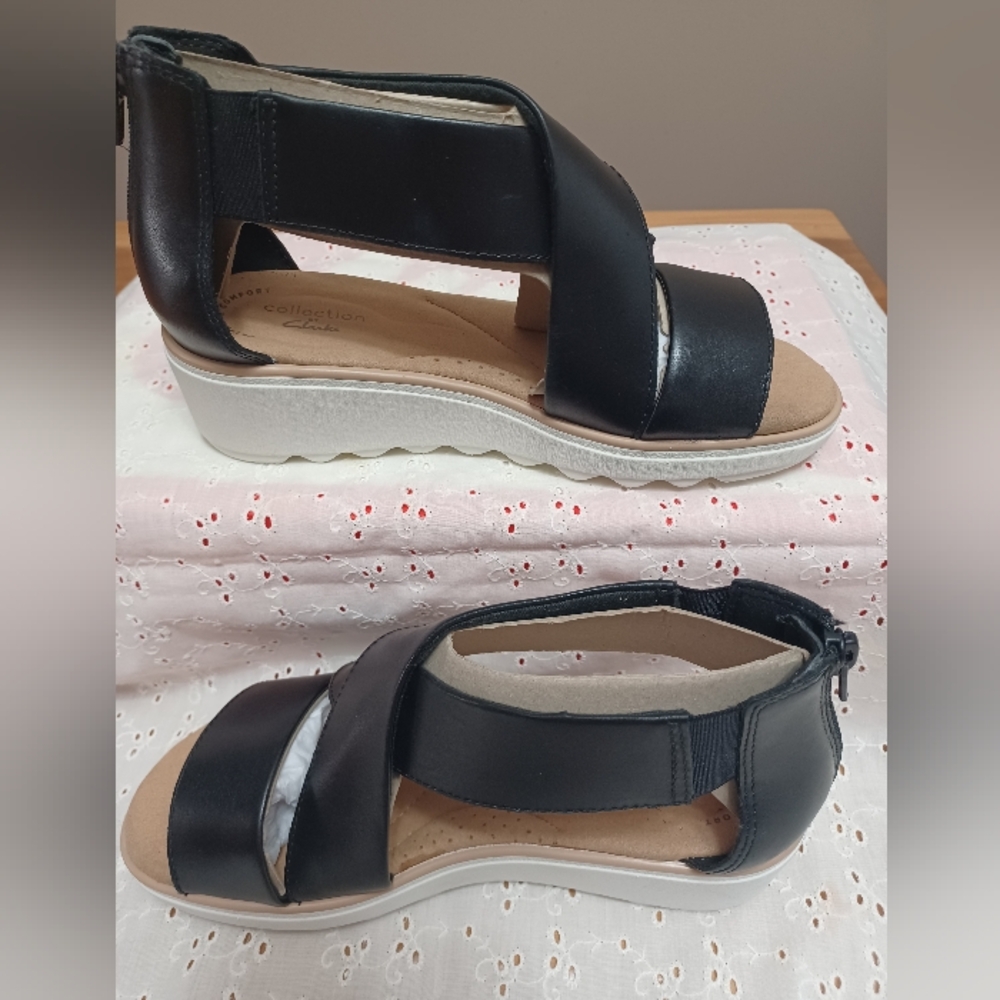 Clarks Black Platform Shoes with Wide Strap - Picture 4 of 6